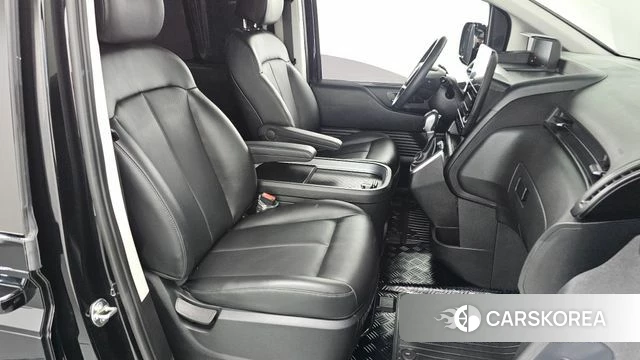 Hyundai Staria 2023 Черный из Кореи, фото 3