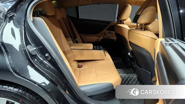 Lexus ES300h 7th generation 2022 Серый из Кореи, фото 3