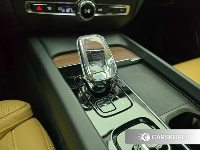 Volvo S60 3rd generation 2024 Белый из Кореи, фото 3