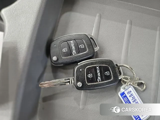 Hyundai Grand Starex 2018 Желтый из Кореи, фото 3