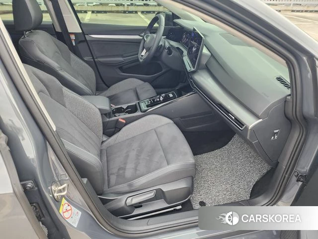 Volkswagen Golf 8th Generation 2025 Серый из Кореи, фото 3