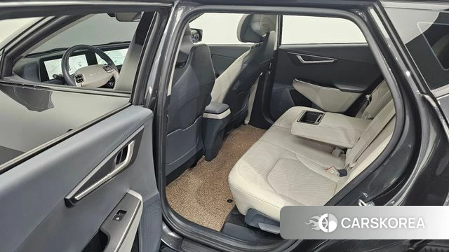 Kia EV6 2023 Серый из Кореи, фото 3