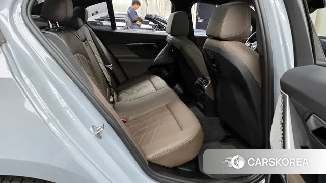 BMW 5 Series (G60) 2024 Светло-серебряный цвет из Кореи, фото 3