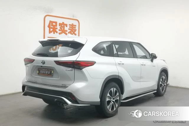 Toyota Crown Lufang 2023 Белый из Китая, фото 3
