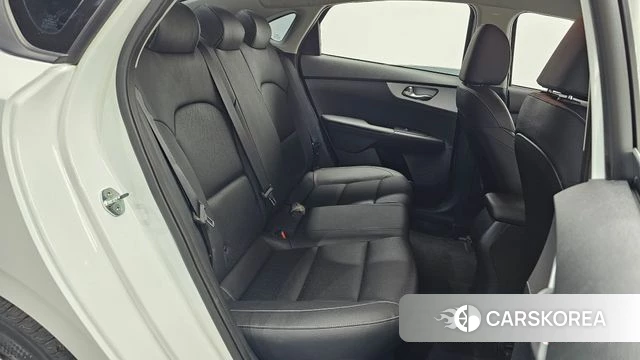 Kia The New K3 2nd generation 2022 Белый из Кореи, фото 3