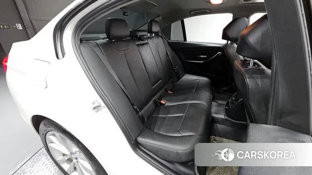 BMW 3 Series (F30) 2018 Белый из Кореи, фото 3