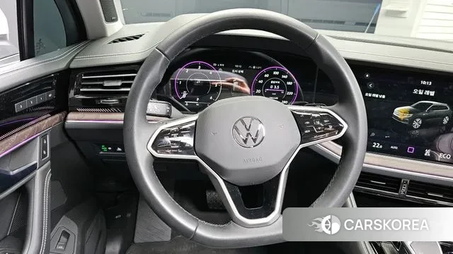 Volkswagen Touareg 3rd generation 2024 Белый из Кореи, фото 3