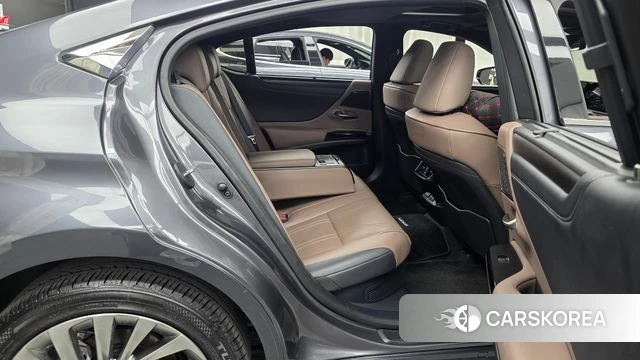 Lexus ES300h 7th generation 2024 Серый из Кореи, фото 3