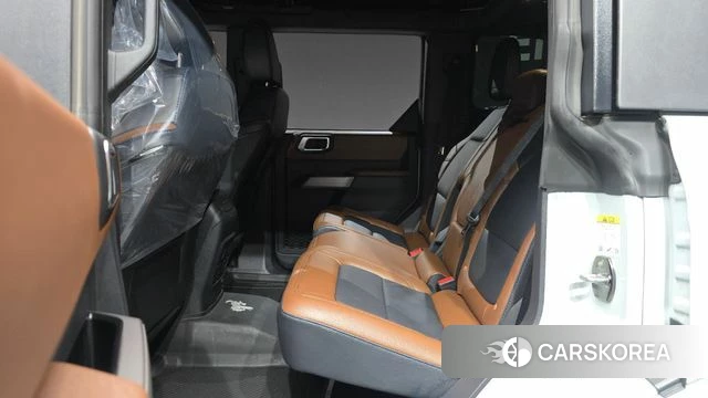 Ford Bronco 6th Generation 2023 Светло-серебряный цвет из Кореи, фото 3