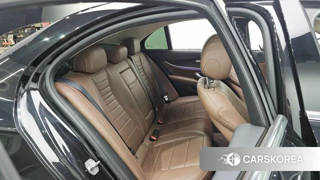 Mercedes-Benz E-Class W213 2018 Черный из Кореи, фото 3