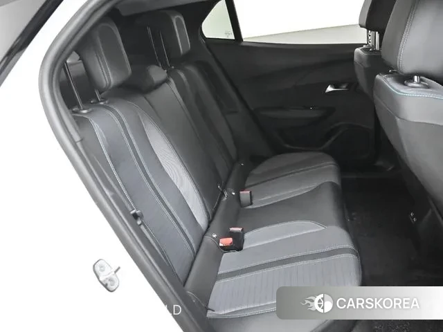 Peugeot e-2008 second generation 2022 Белый из Кореи, фото 3