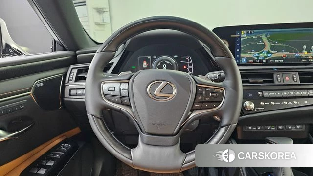 Lexus ES300h 7th generation 2025 Белый из Кореи, фото 3