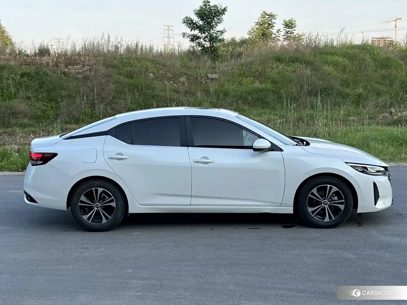 Nissan Sylphy 2024 Белый из Китая, фото 4