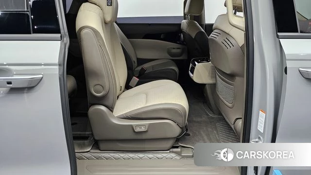 Kia The New Carnival 4th Generation 2025 Серебристо-серый из Кореи, фото 3