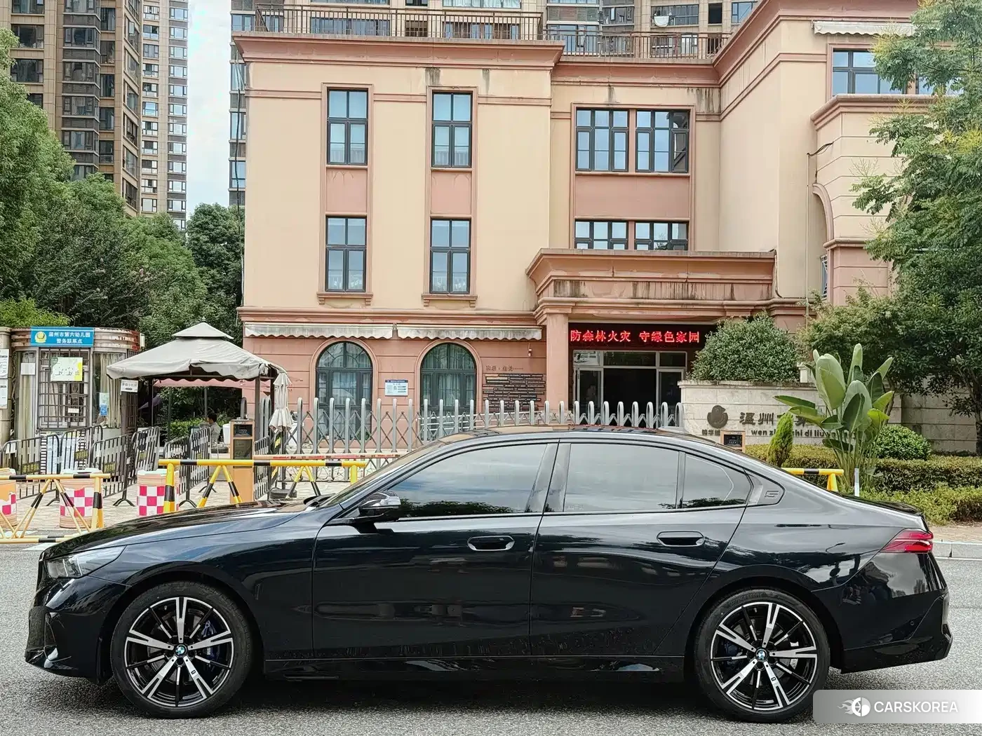 BMW 5 series 2026 Черный из Китая, фото 3