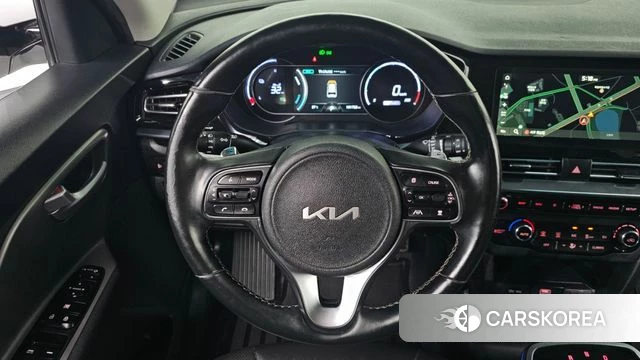 Kia Niro Plus 2023 Белый из Кореи, фото 3