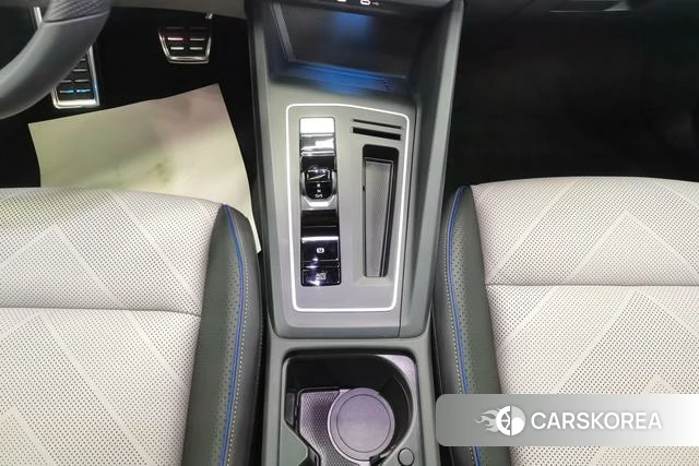 Volkswagen Golf 2024 Белый из Китая, фото 3