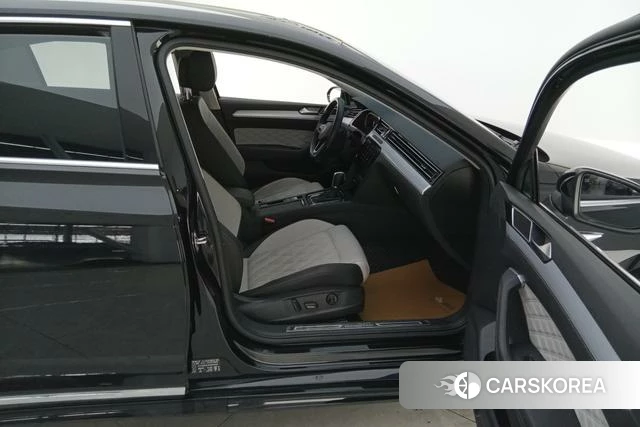 Volkswagen Magotan 2023 Черный из Китая, фото 3
