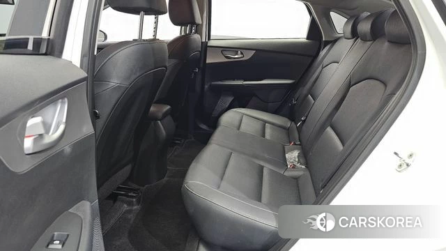 Kia The New K3 2nd generation 2022 Белый из Кореи, фото 3