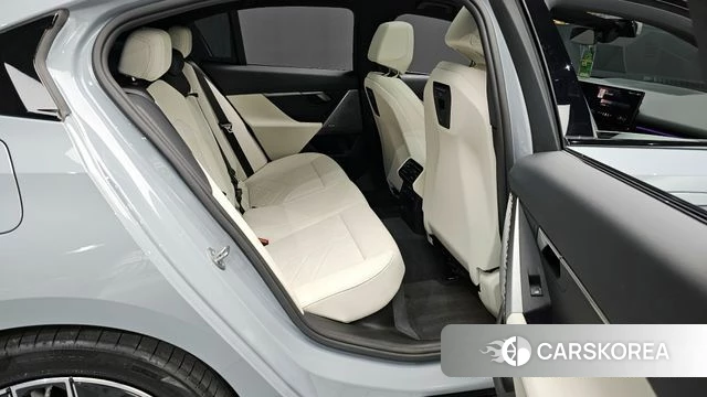 BMW 5 Series (G60) 2024 Серый из Кореи, фото 3