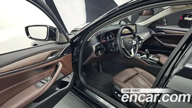 BMW 5 Series (G30) 2023 Черный из Кореи, фото 3