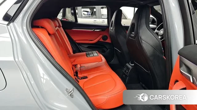 BMW X2 (F39) 2022 Светло-серебряный цвет из Кореи, фото 3