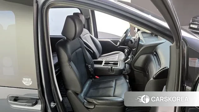 Hyundai Staria 2023 Серый из Кореи, фото 3