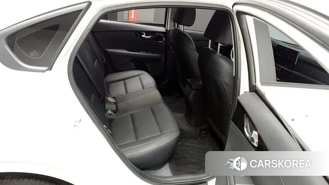 Kia The New K3 2nd generation 2023 Белый из Кореи, фото 3