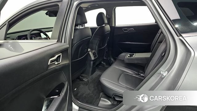 Kia Sportage 5th Generation 2023 Серебристо-серый из Кореи, фото 3