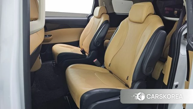 Kia Carnival 4th generation 2023 Белый из Кореи, фото 3