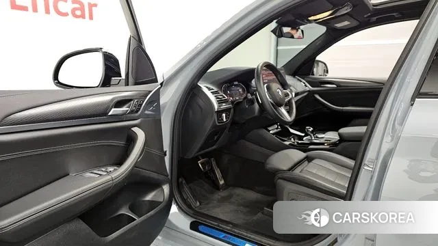 BMW X3 (G01) 2024 Светло-серебряный цвет из Кореи, фото 3