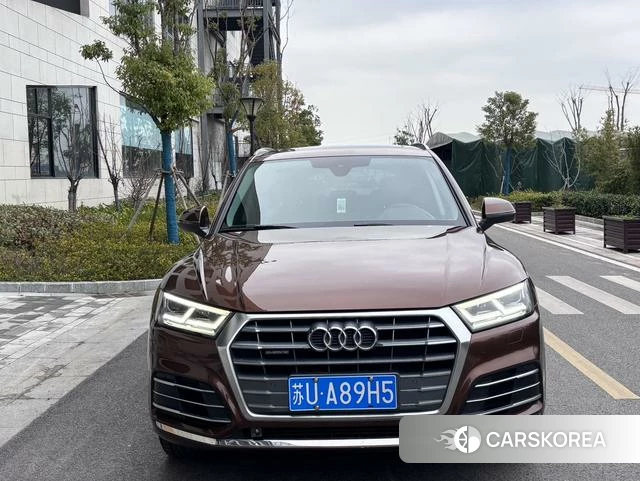 Audi Q5L 2019 Коричневый из Китая, фото 3