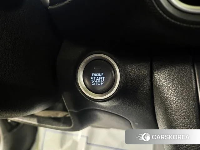 Hyundai Kona 2018 Серебристо-серый из Кореи, фото 3