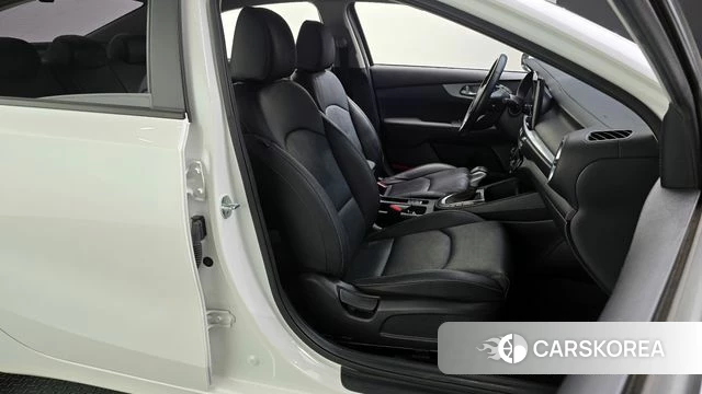 Kia The New K3 2nd generation 2022 Белый из Кореи, фото 3