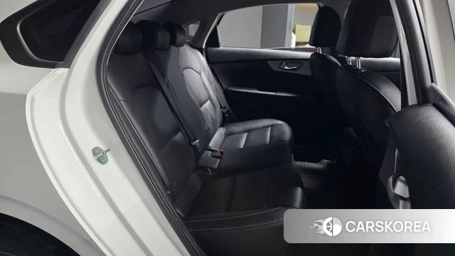 Kia The New K3 2nd generation 2022 Белый из Кореи, фото 3
