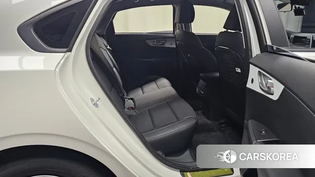 Kia The New K3 2nd generation 2023 Белый из Кореи, фото 3