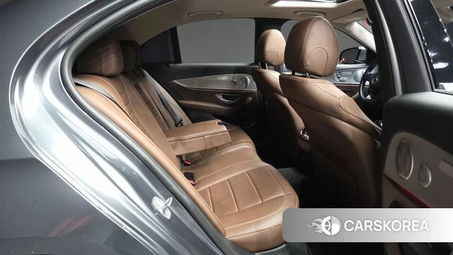 Mercedes-Benz E-Class W213 2018 Серый из Кореи, фото 3