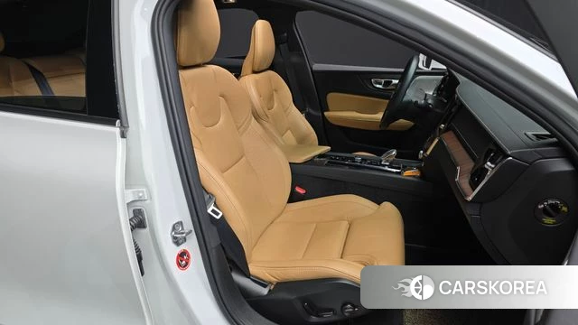 Volvo S60 3rd generation 2020 Белый из Кореи, фото 3