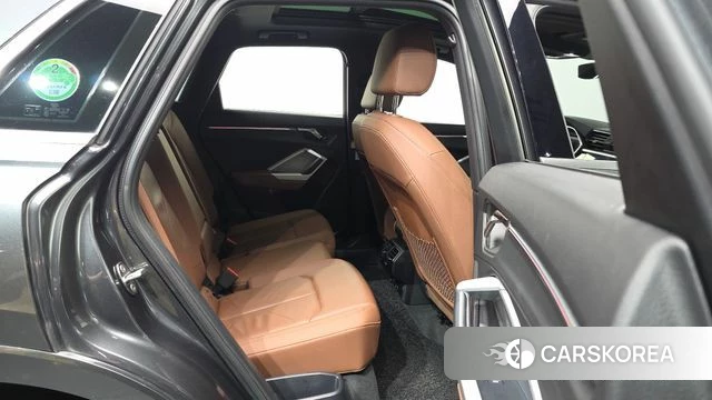 Audi Q3 (F3) 2022 Серый из Кореи, фото 3