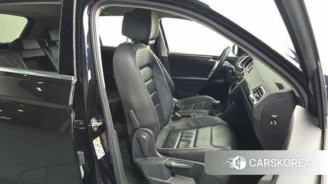 Volkswagen Tiguan second Generation 2018 Черный из Кореи, фото 3