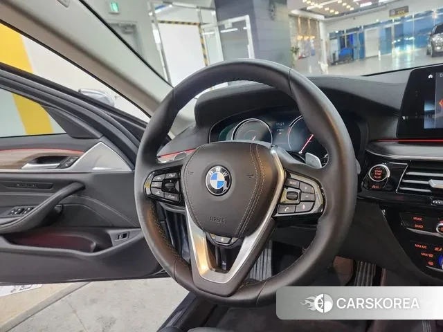 BMW 5 Series (G30) 2018 Серый из Кореи, фото 3