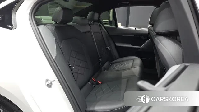 BMW 5 Series (G60) 2025 Белый из Кореи, фото 3