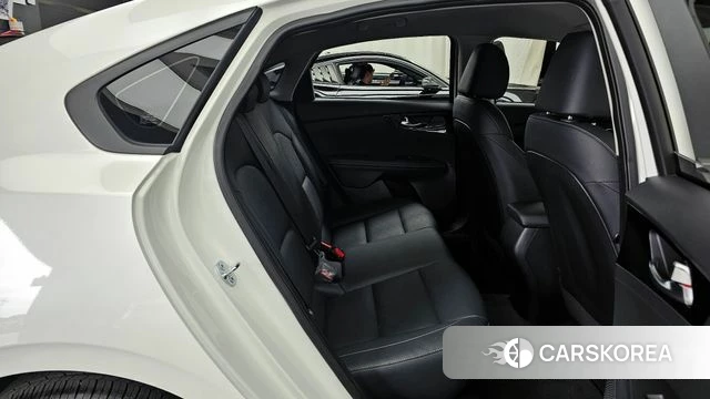 Kia The New K3 2nd generation 2024 Белый из Кореи, фото 3