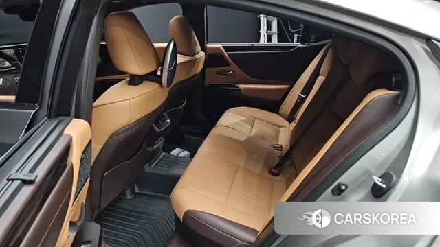 Lexus ES300h 7th generation 2021 Серебристо-серый из Кореи, фото 3