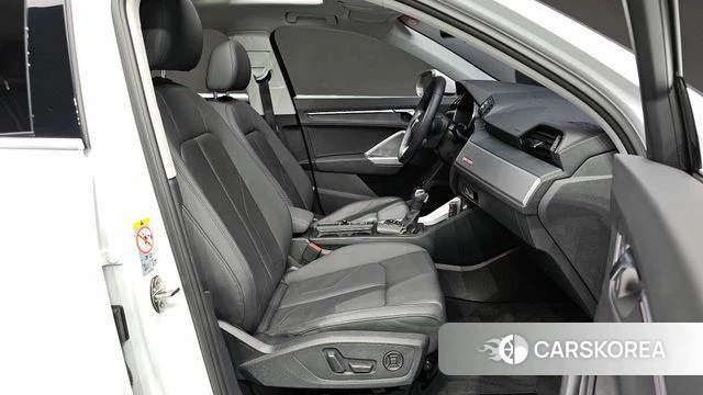 Audi Q3 (F3) 2020 Белый из Кореи, фото 3