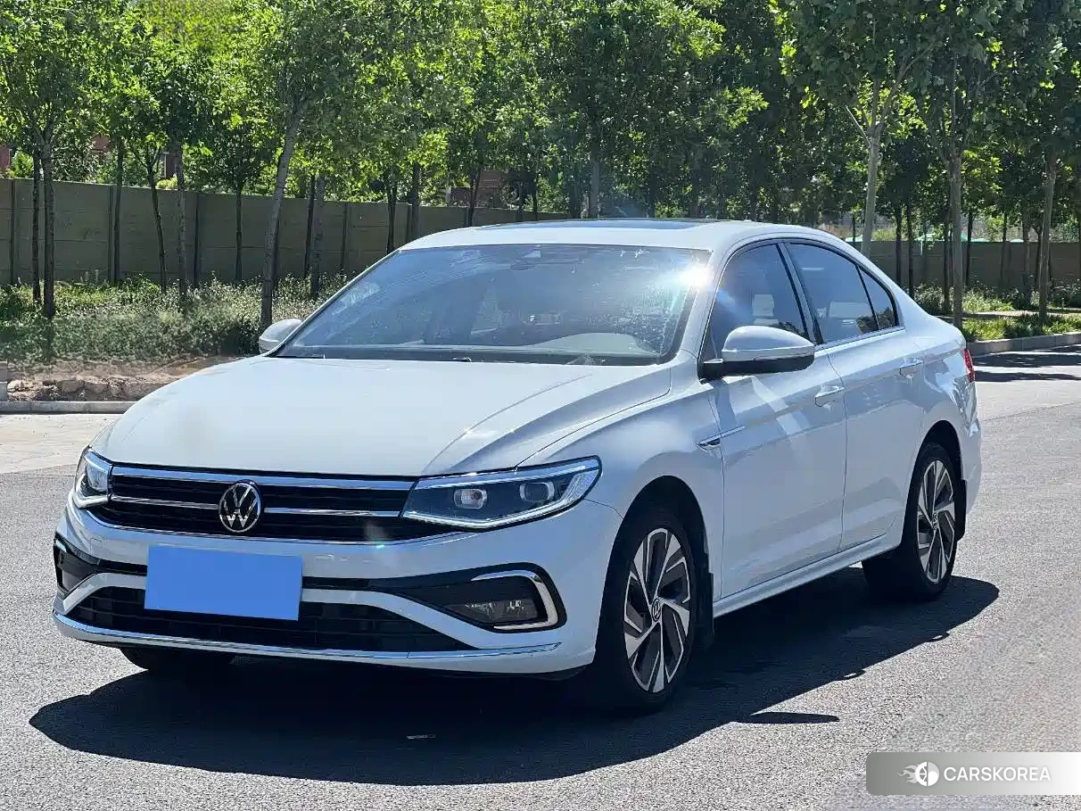 Volkswagen Bora 2023 Белый из Китая, фото 3