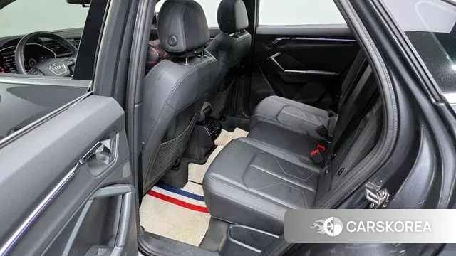 Audi Q3 (F3) 2023 Серый из Кореи, фото 3