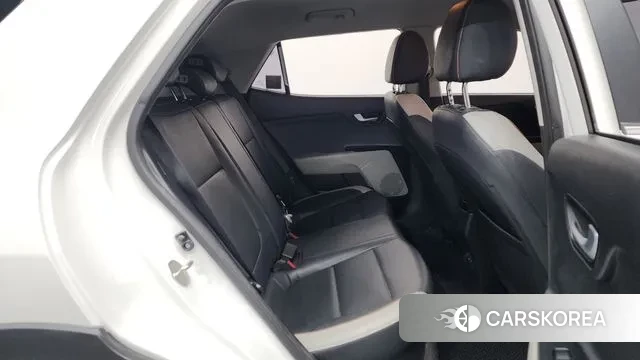 Kia Stonic 2018 Белый из Кореи, фото 3