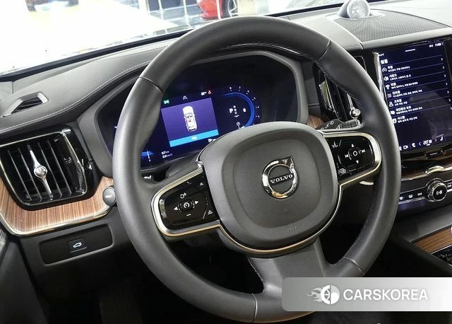 Volvo XC60 second Generation 2023 Серебристо-серый из Кореи, фото 3