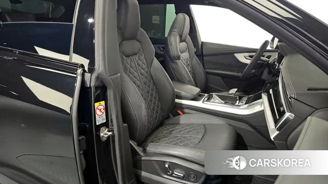 Audi Q8 (4M) 2023 Черный из Кореи, фото 3